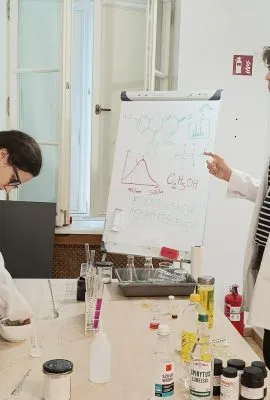 Lekcja chemii z Marią Skłodowską – Curie