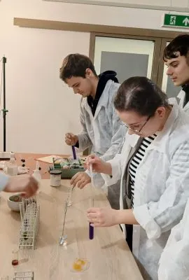 Lekcja chemii z Marią Skłodowską – Curie