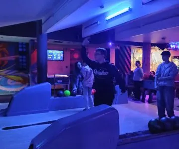 uczniowie na wycieczce