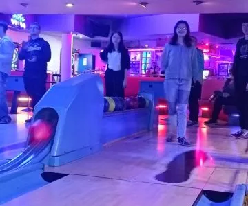 uczniowie na wycieczce