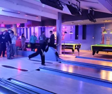 uczniowie na wycieczce