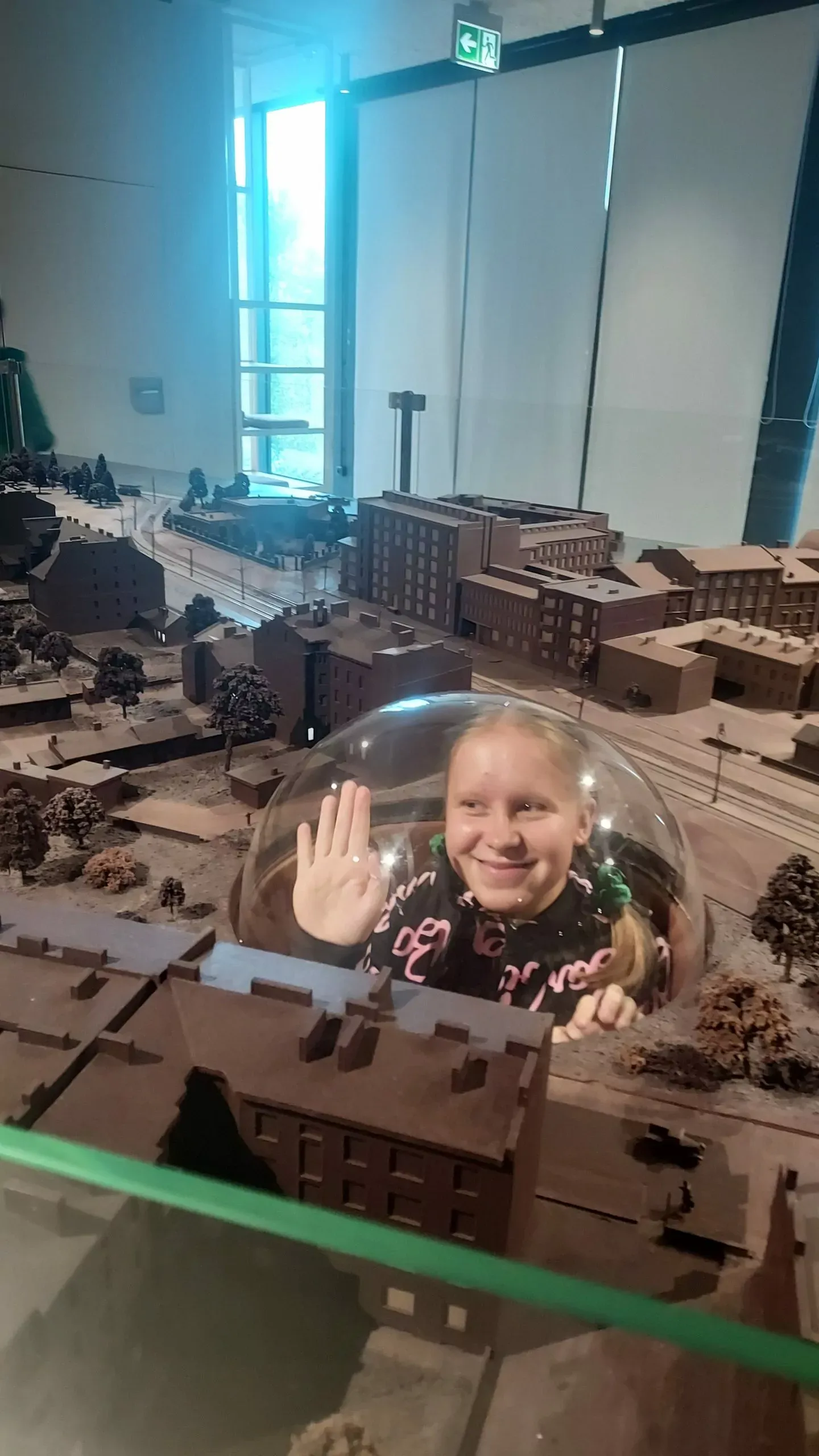 uczniowie zwiedzają Fabrykę Czekolady