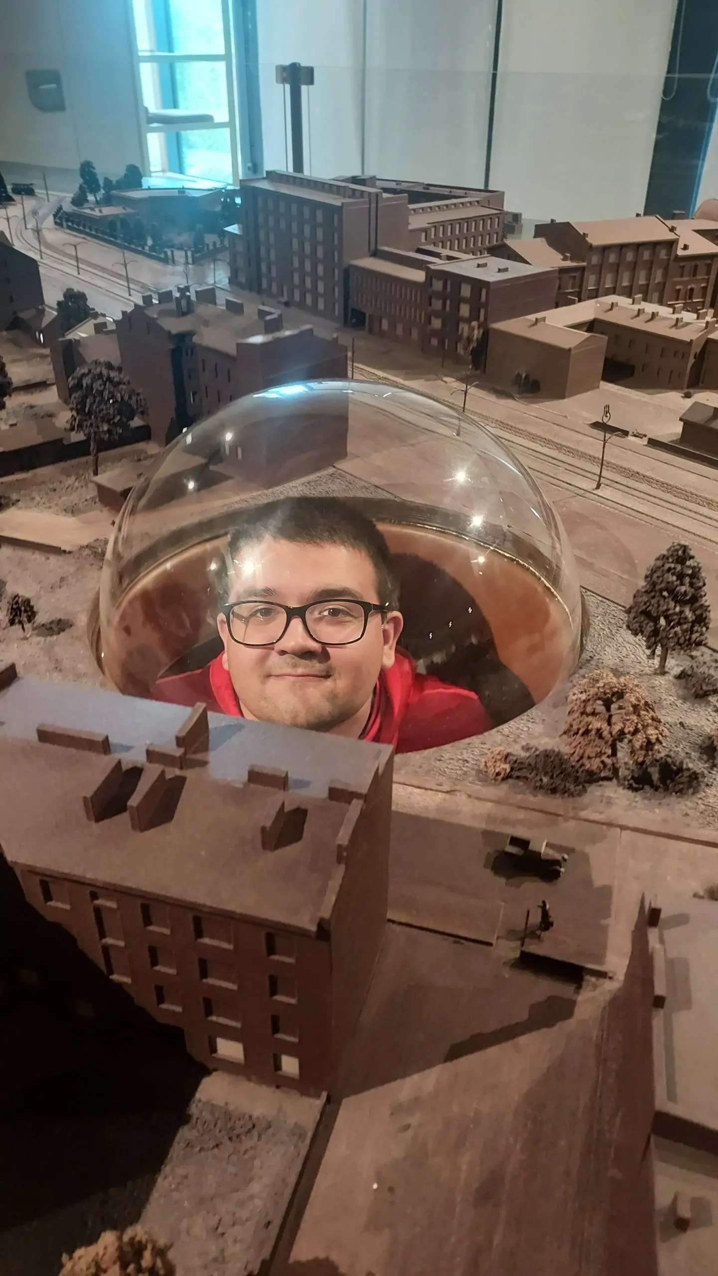 uczniowie zwiedzają Fabrykę Czekolady