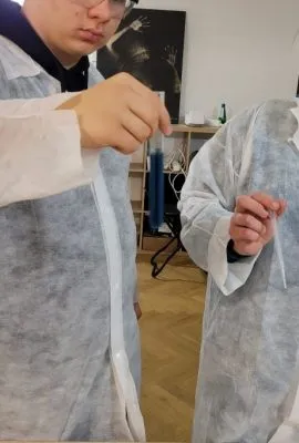 Lekcja chemii z Marią Skłodowską – Curie