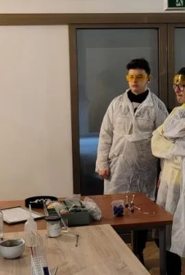 Lekcja chemii z Marią Skłodowską – Curie