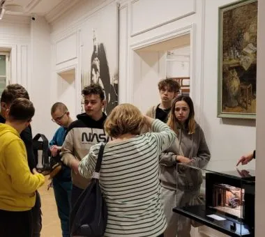 Lekcja chemii z Marią Skłodowską – Curie