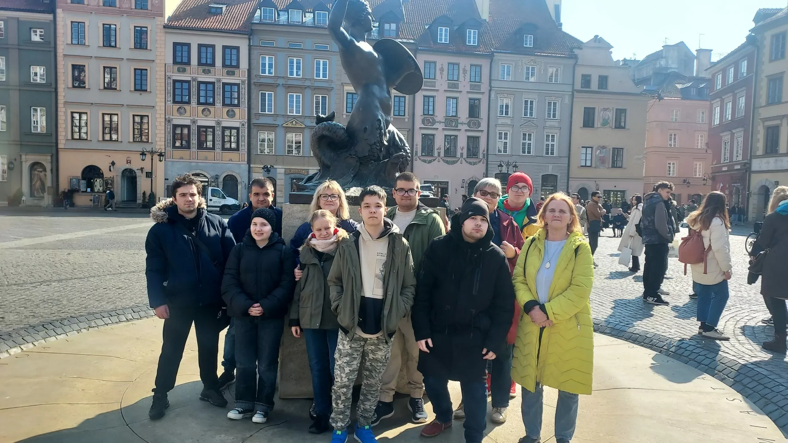 uczniowie na wycieczce