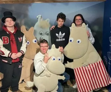 uczniowie na wycieczce