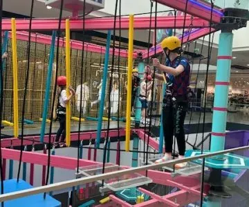 uczniowie na wycieczce