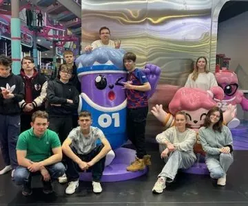 uczniowie na wycieczce