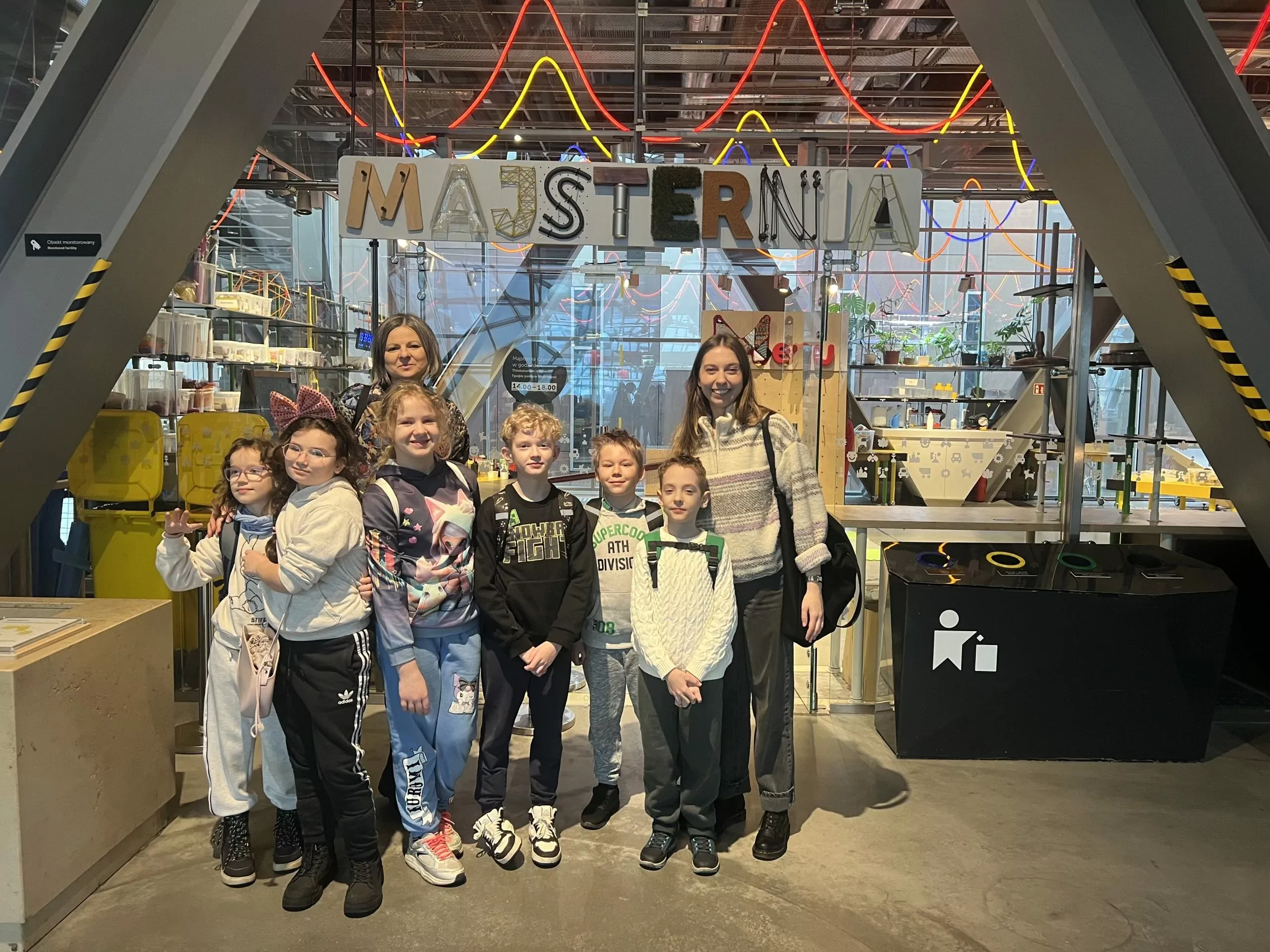 uczniowie na wycieczce do Centrum Nauki Kopernik