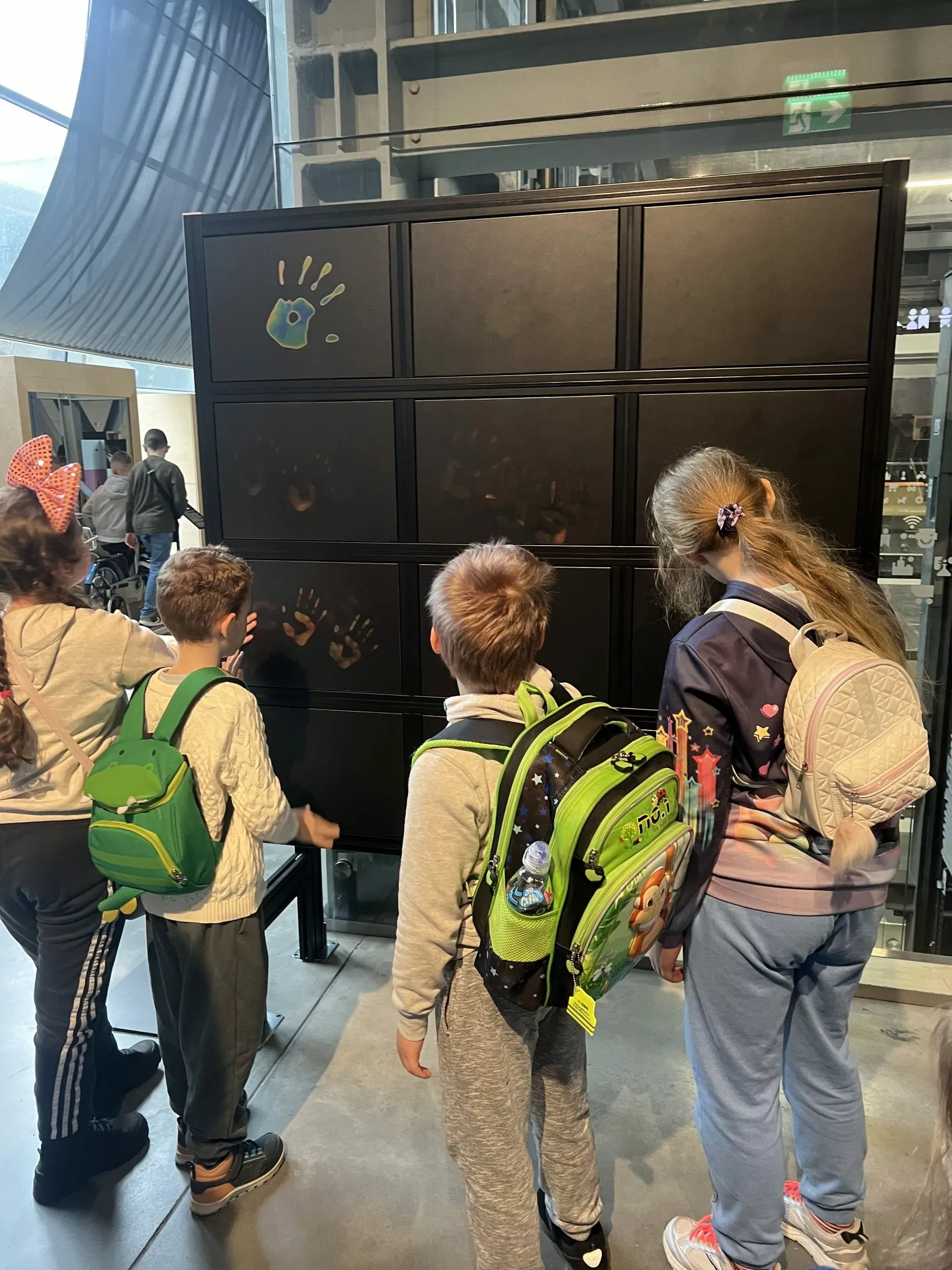 uczniowie na wycieczce do Centrum Nauki Kopernik