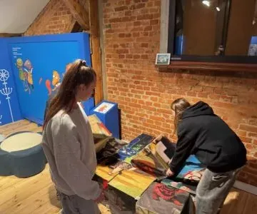 uczniowie na wycieczce