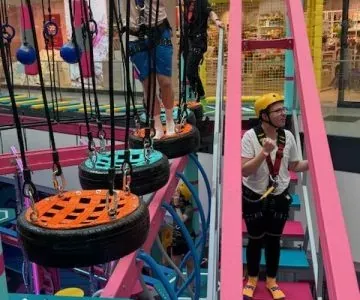 uczniowie na wycieczce