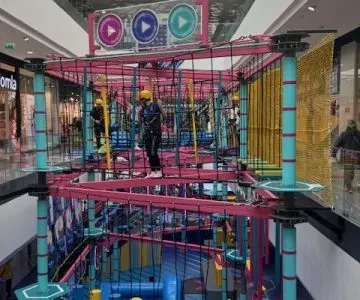 uczniowie na wycieczce