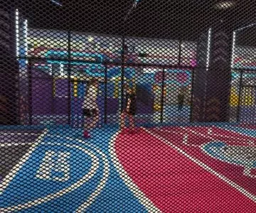 uczniowie na wycieczce