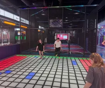 uczniowie na wycieczce