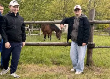 uczniowie na wycieczce