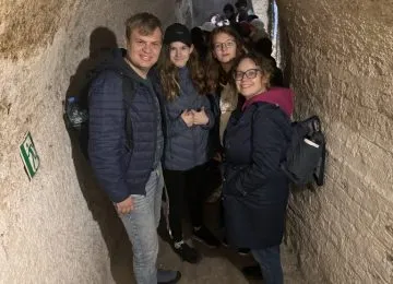 uczniowie na wycieczce