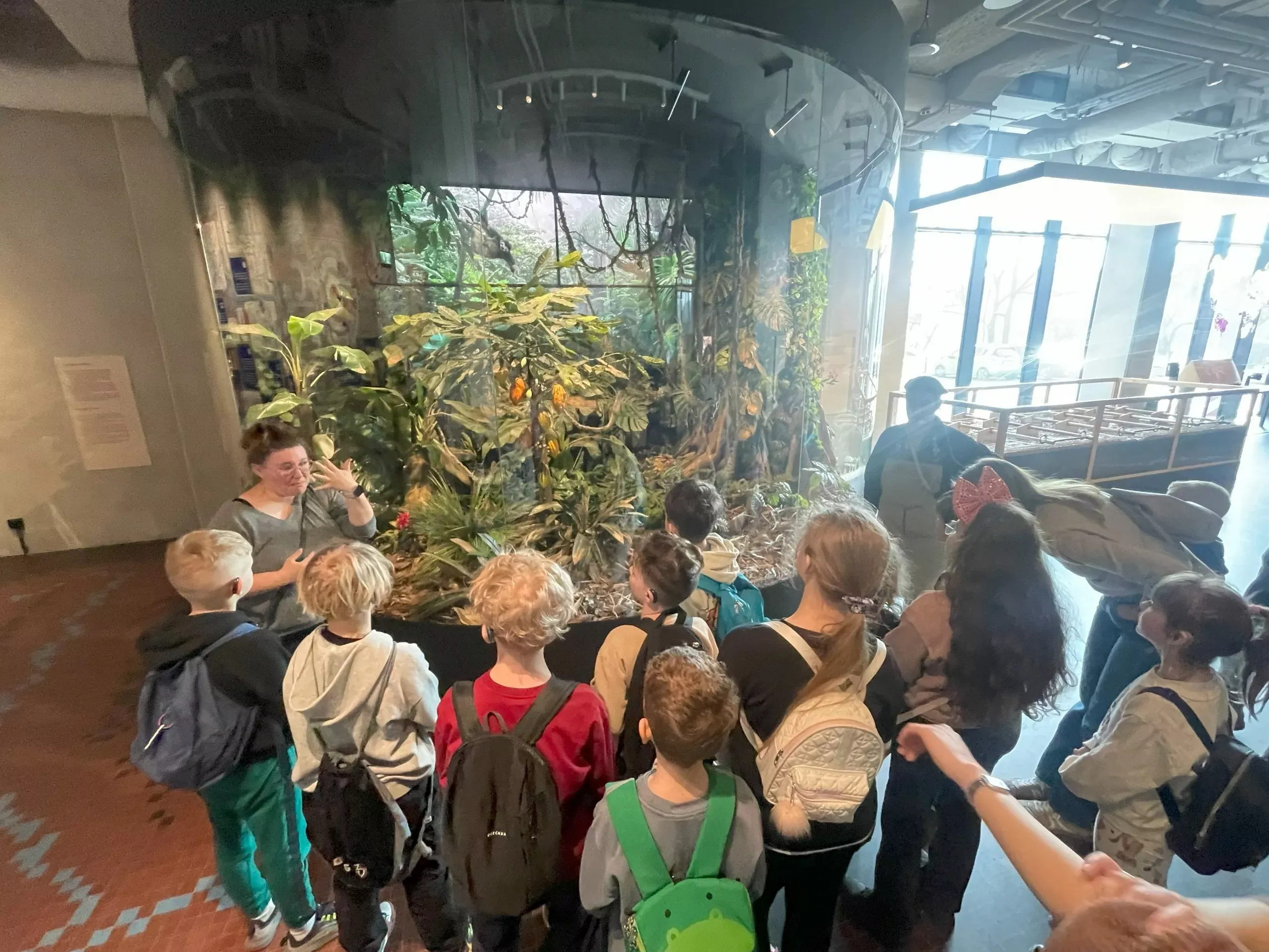 uczniowie odwiedzają Fabrykę Czekolady