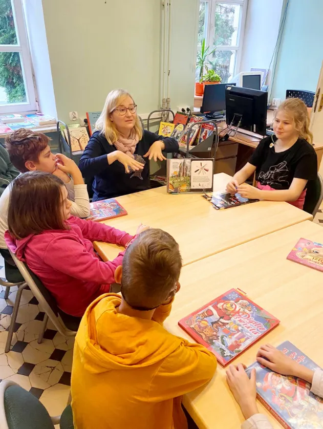 Czytaj książki – fajna sprawa – w nich  jest mądrość, śmiech, zabawa