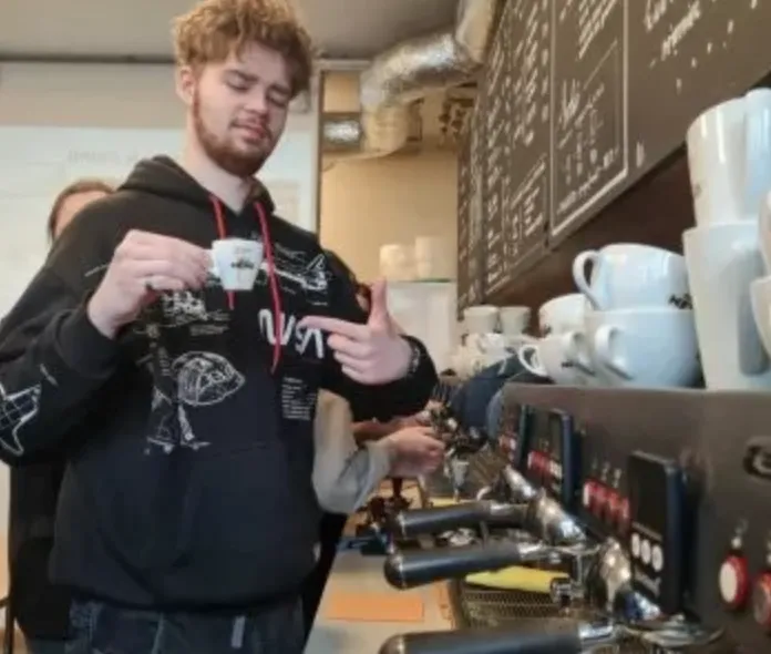 Kawa na ławę … a właściwie na kawiarniany stolik