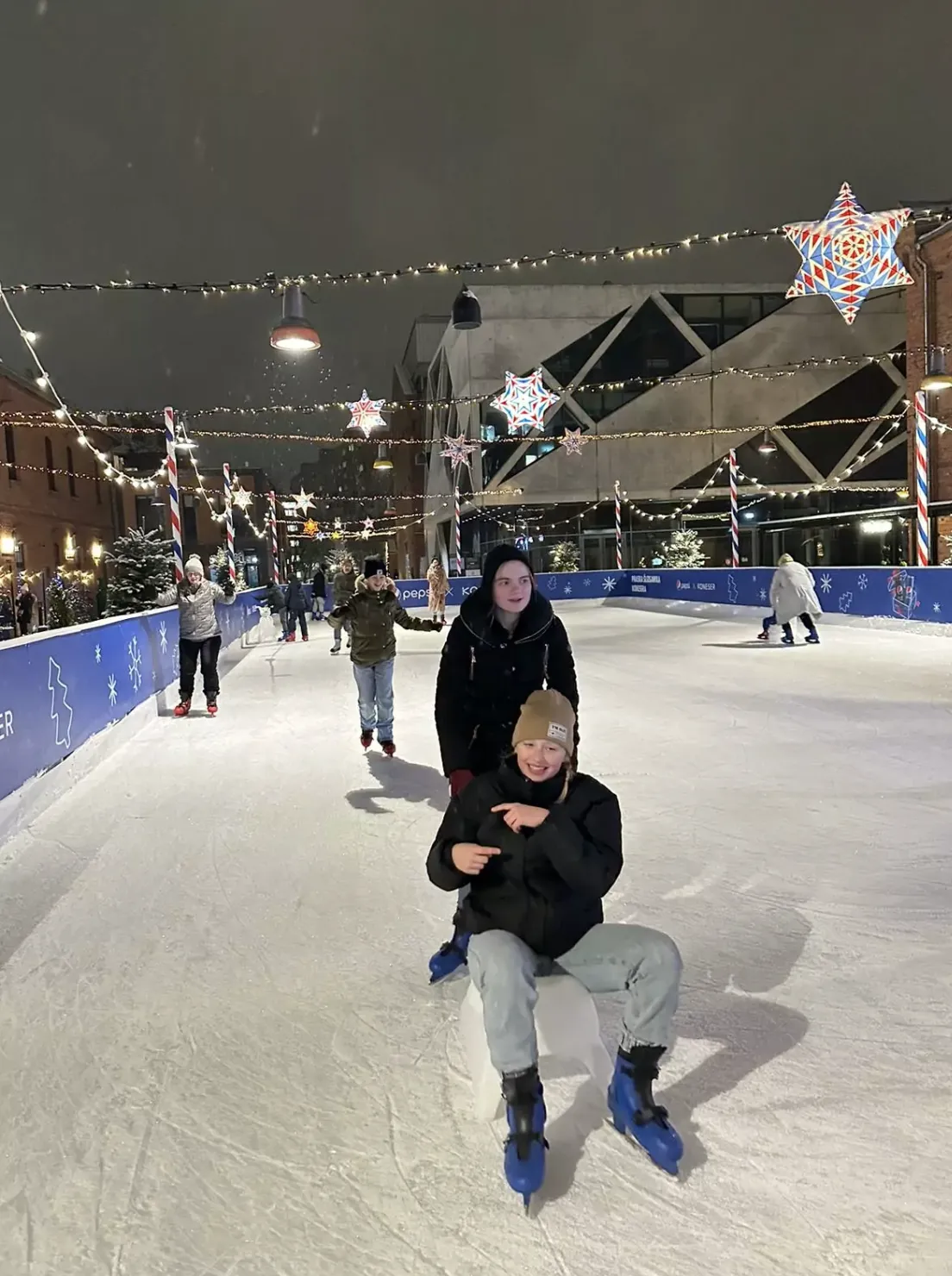 Wieczorne wyjście na łyżwy! Huraaa!