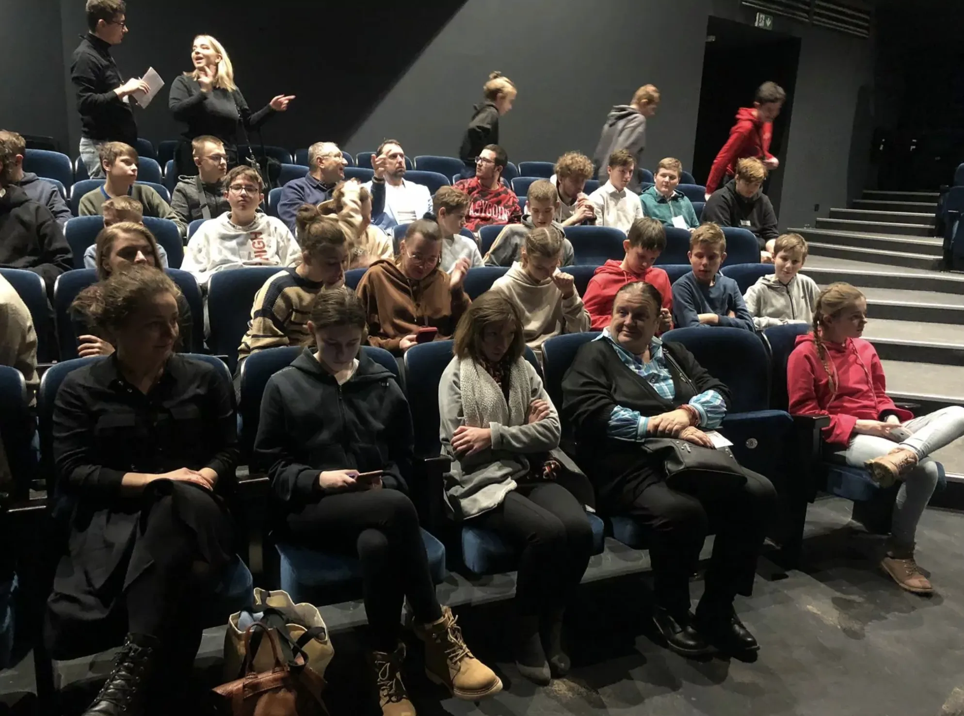 Internacka młodzież w Teatrze Garnizon