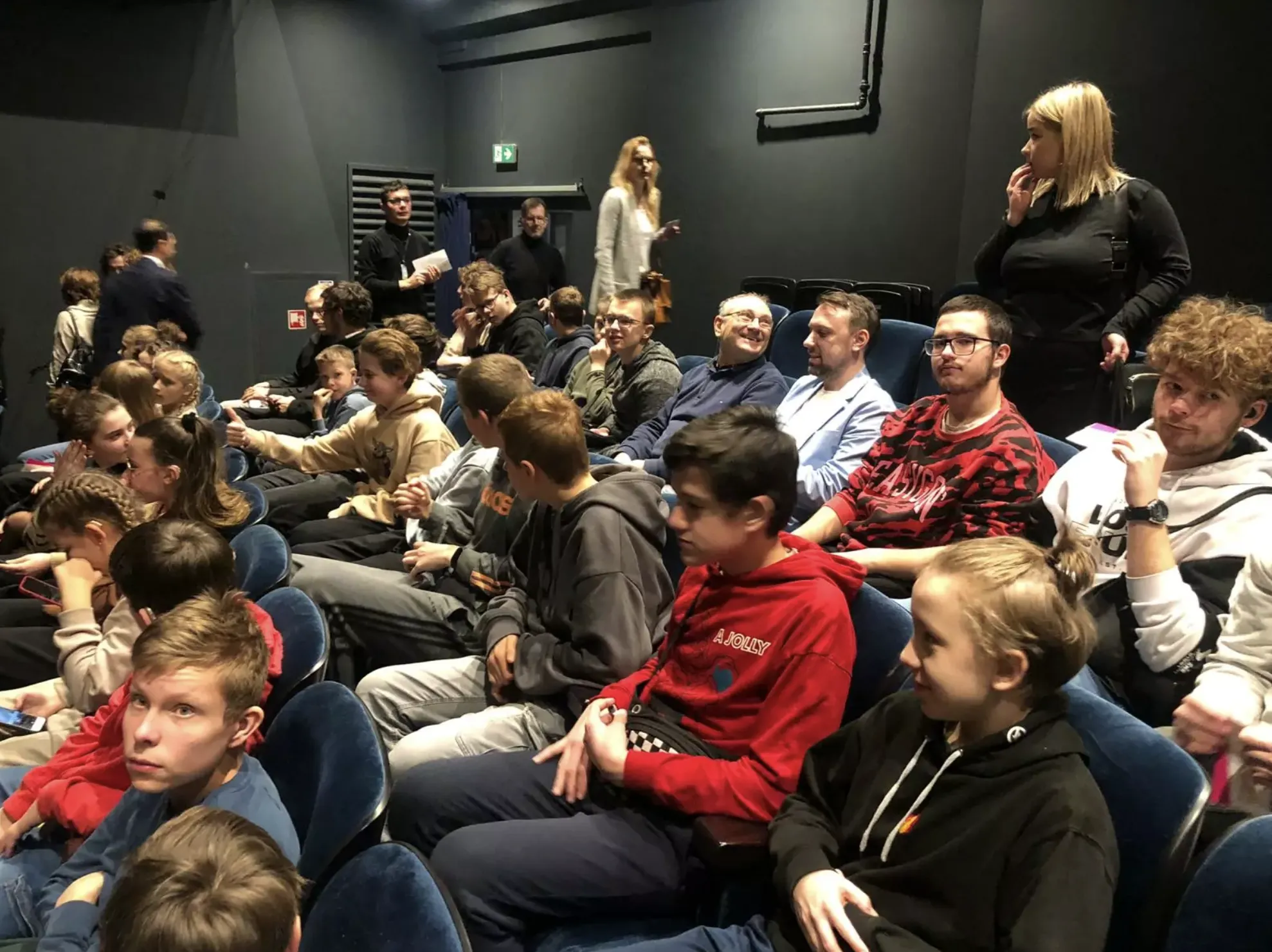 Internacka młodzież w Teatrze Garnizon