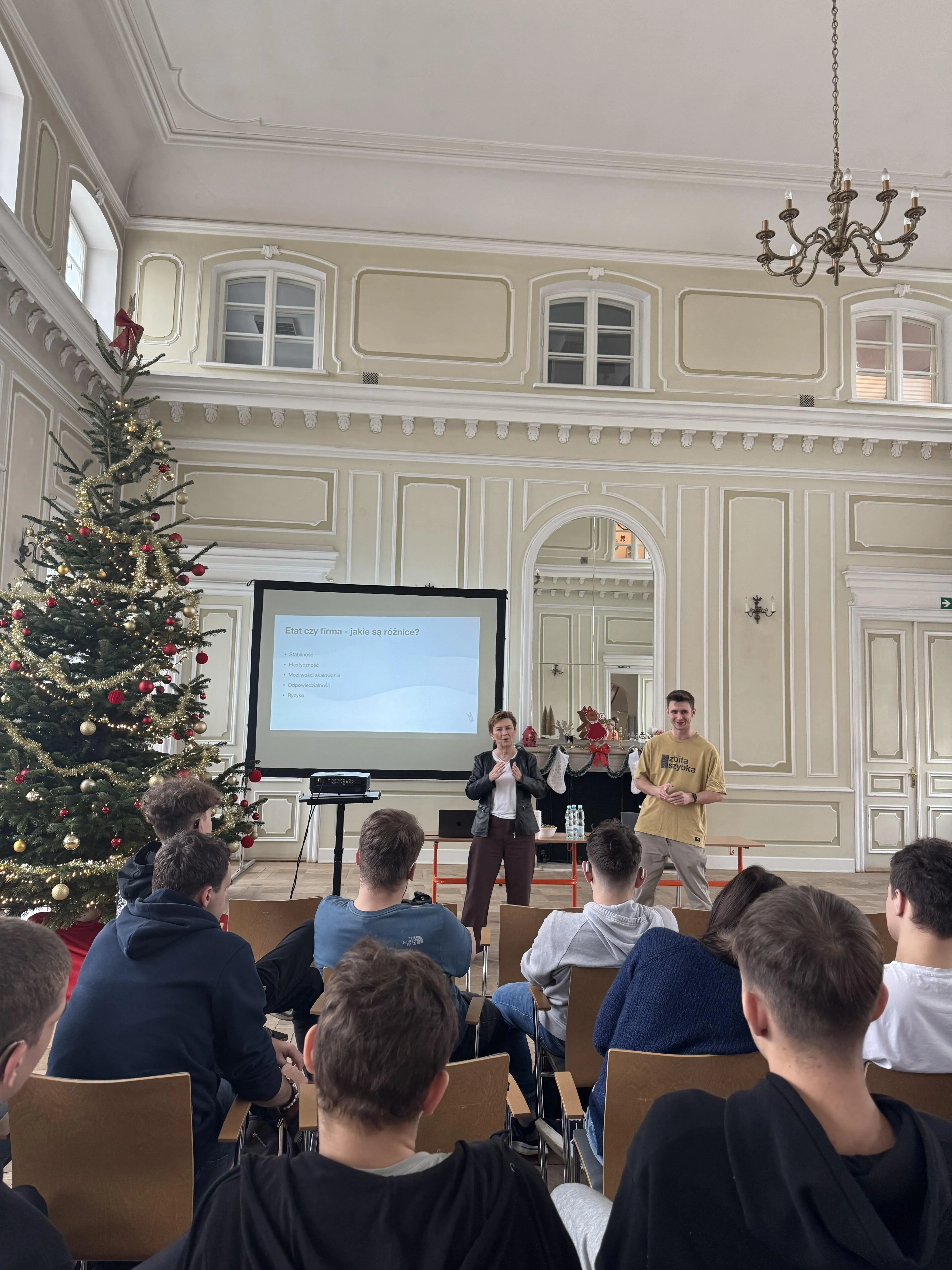 Praca na etacie i inne formy zatrudnienia - warsztaty dla uczniów szkół średnich