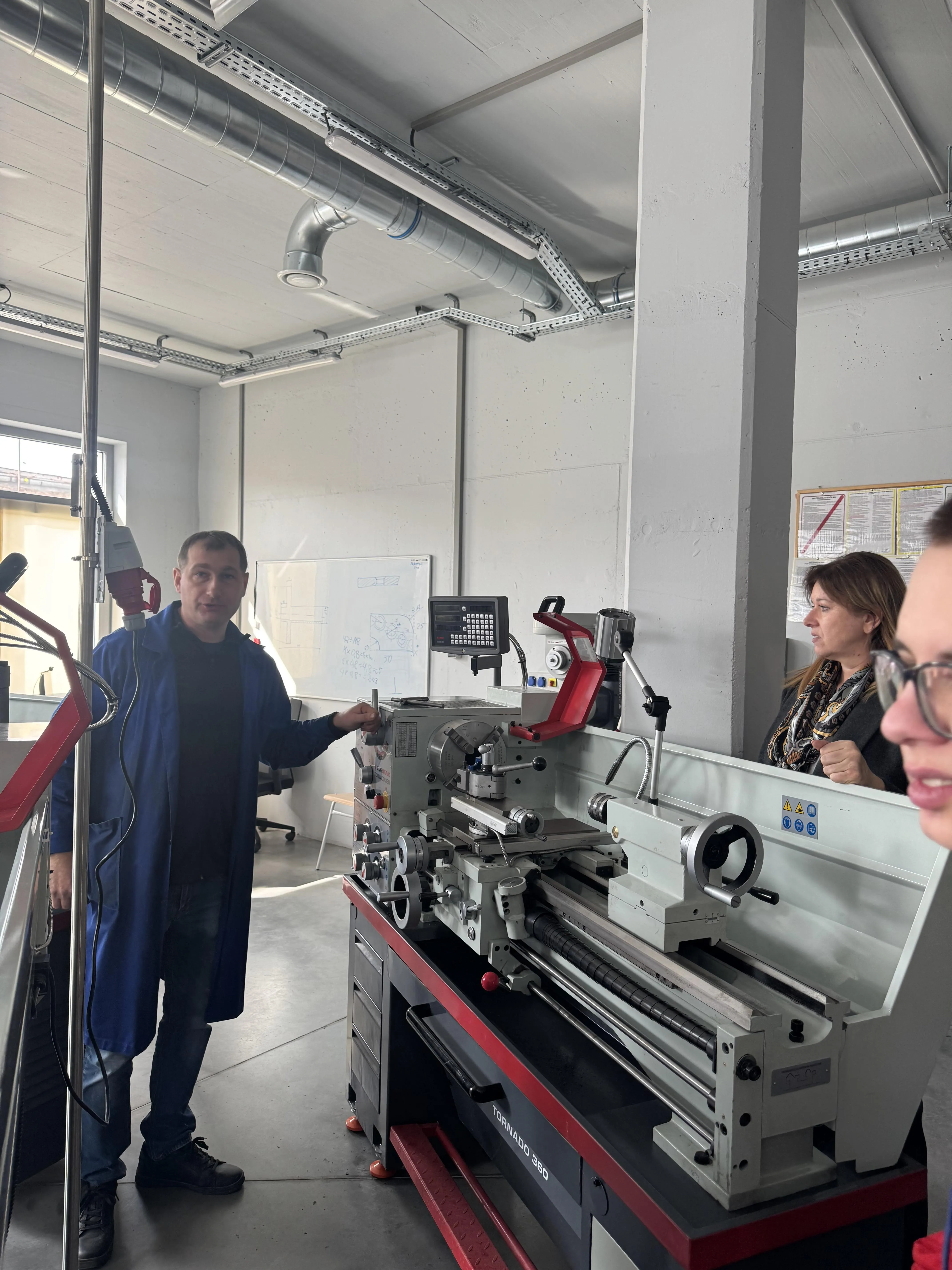 Elektrycy  na zajęciach praktycznych w Branżowym Centrum Umiejętności nr 1 w Siedlcach 