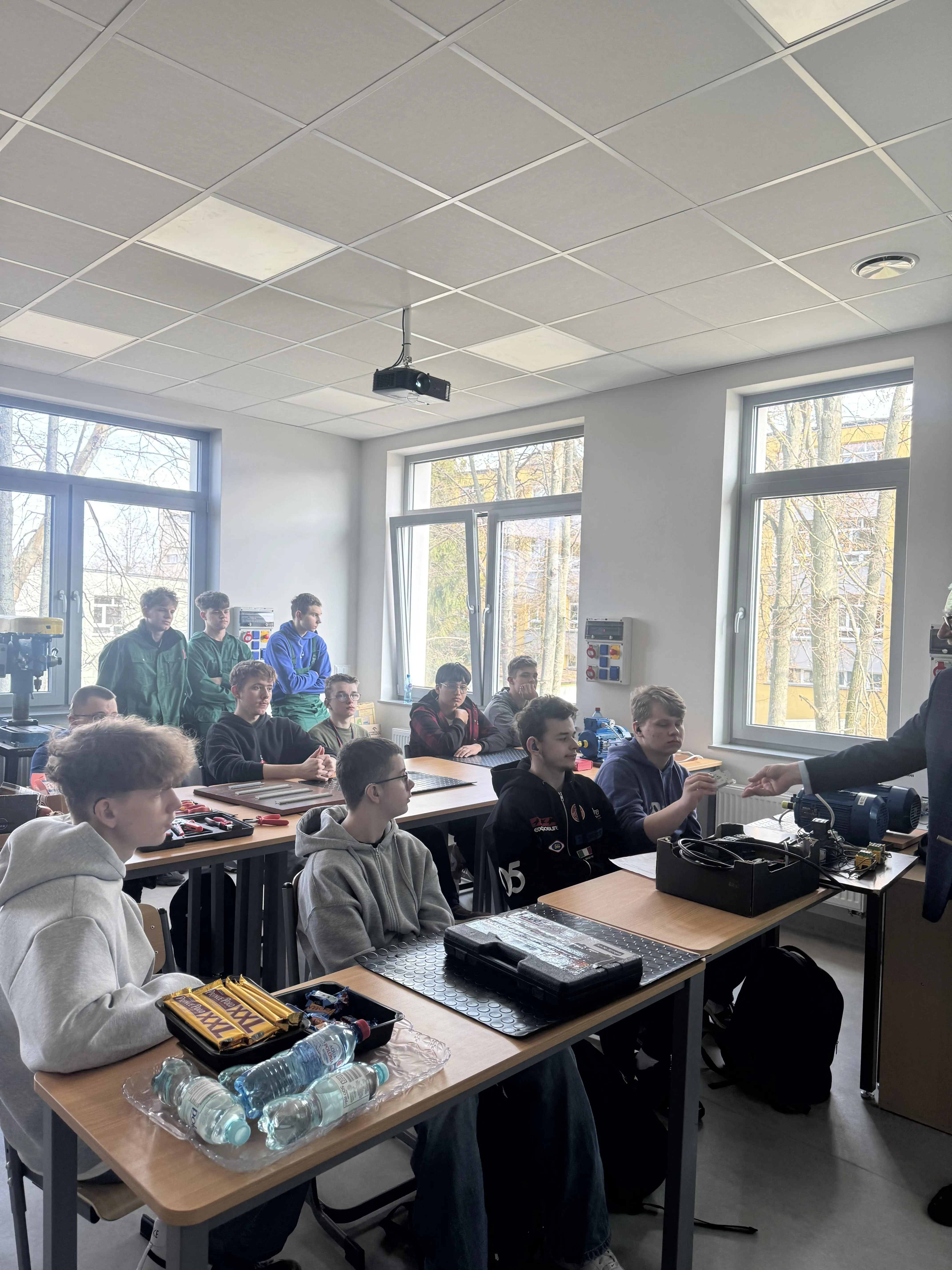 Elektrycy  na zajęciach praktycznych w Branżowym Centrum Umiejętności nr 1 w Siedlcach 