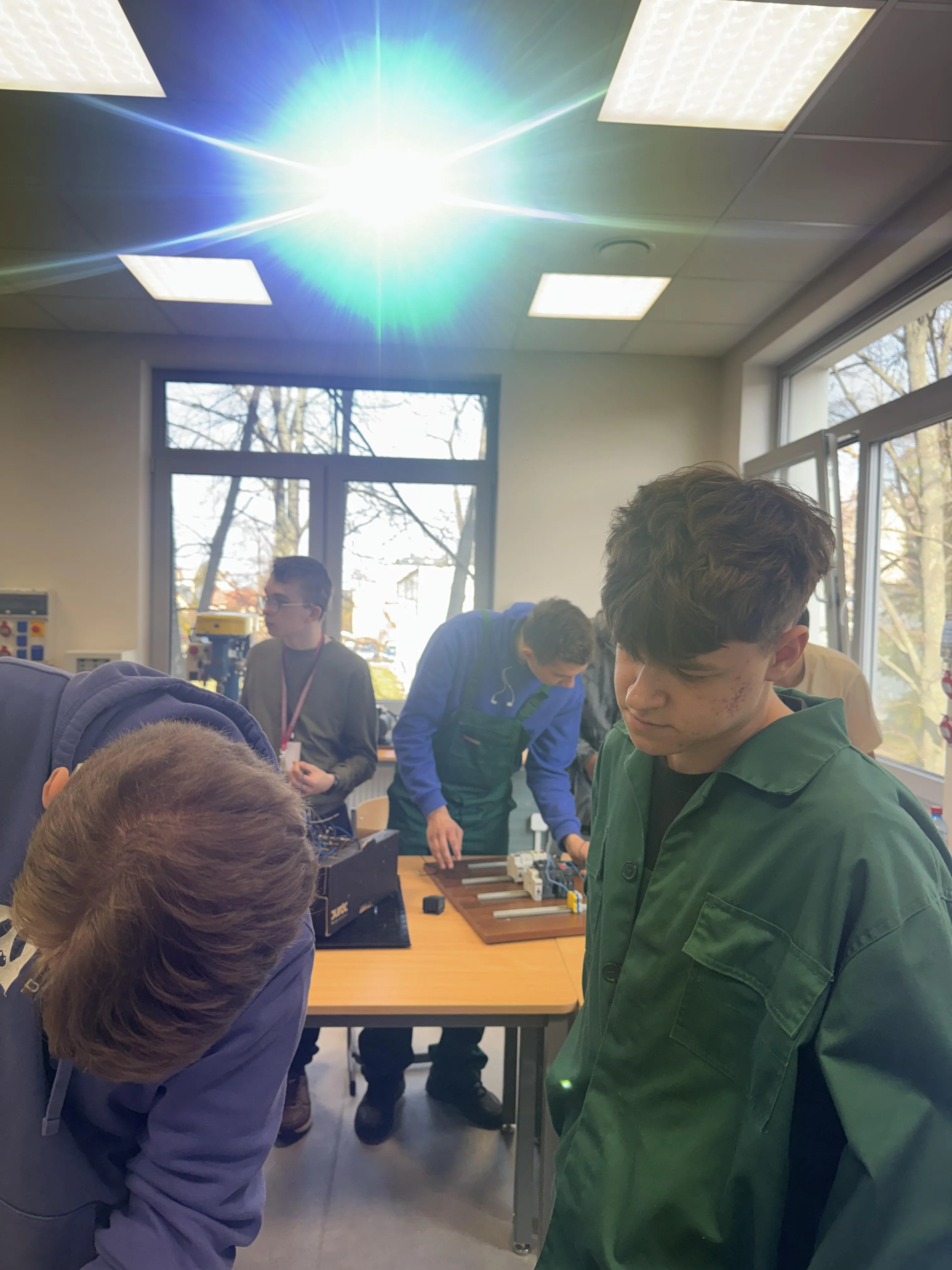 Elektrycy  na zajęciach praktycznych w Branżowym Centrum Umiejętności nr 1 w Siedlcach 