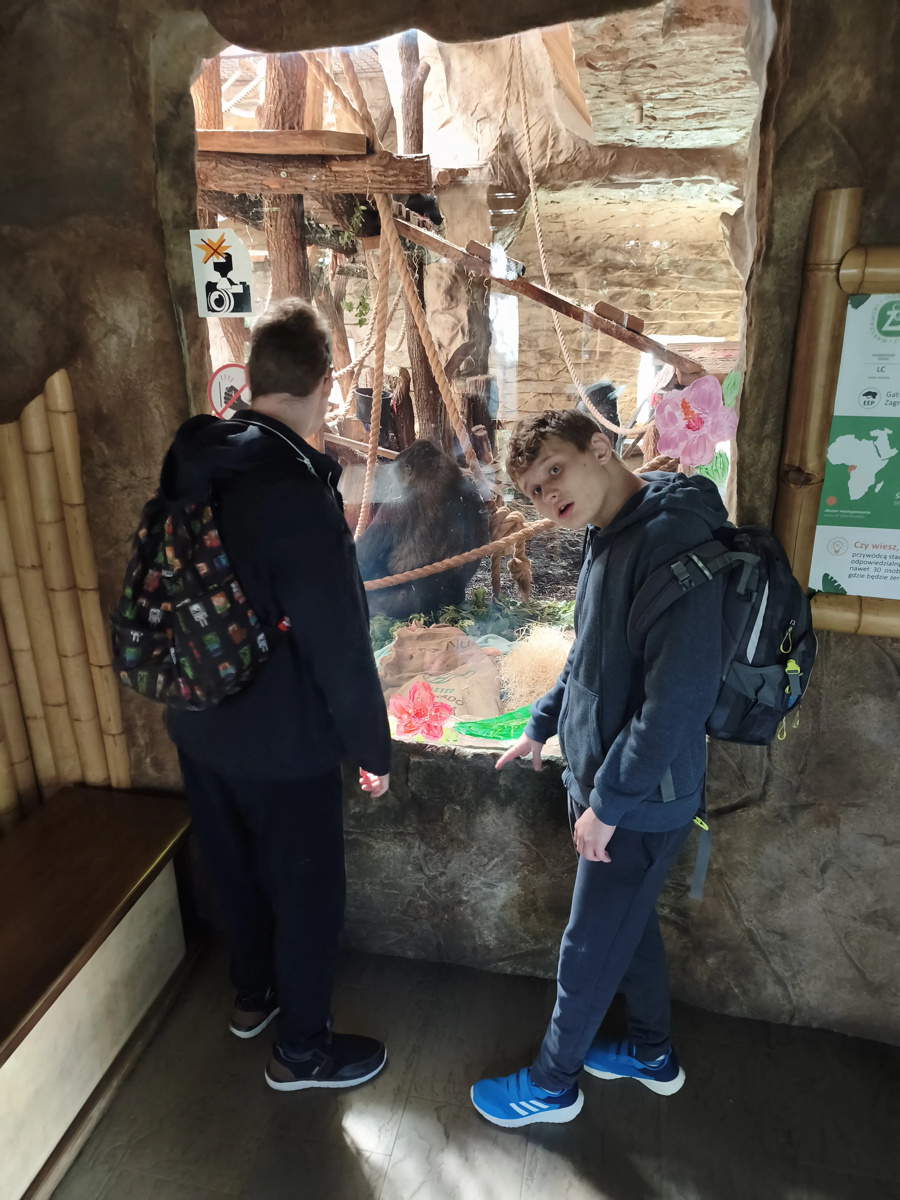 Chłopcy z klasy 3 PDP wybrali się na wycieczkę do ZOO.